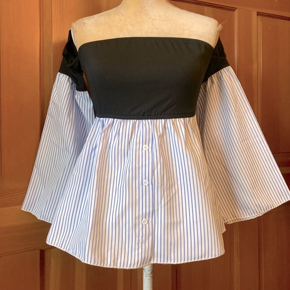 Off Shoulder Bell Sleeved Colorblock Top. - Picture 7 of 14